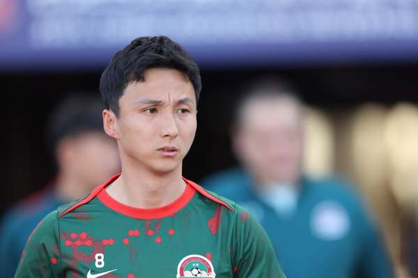 尹鸿博伤情反复引担忧 对阵三镇复出30分钟再伤退